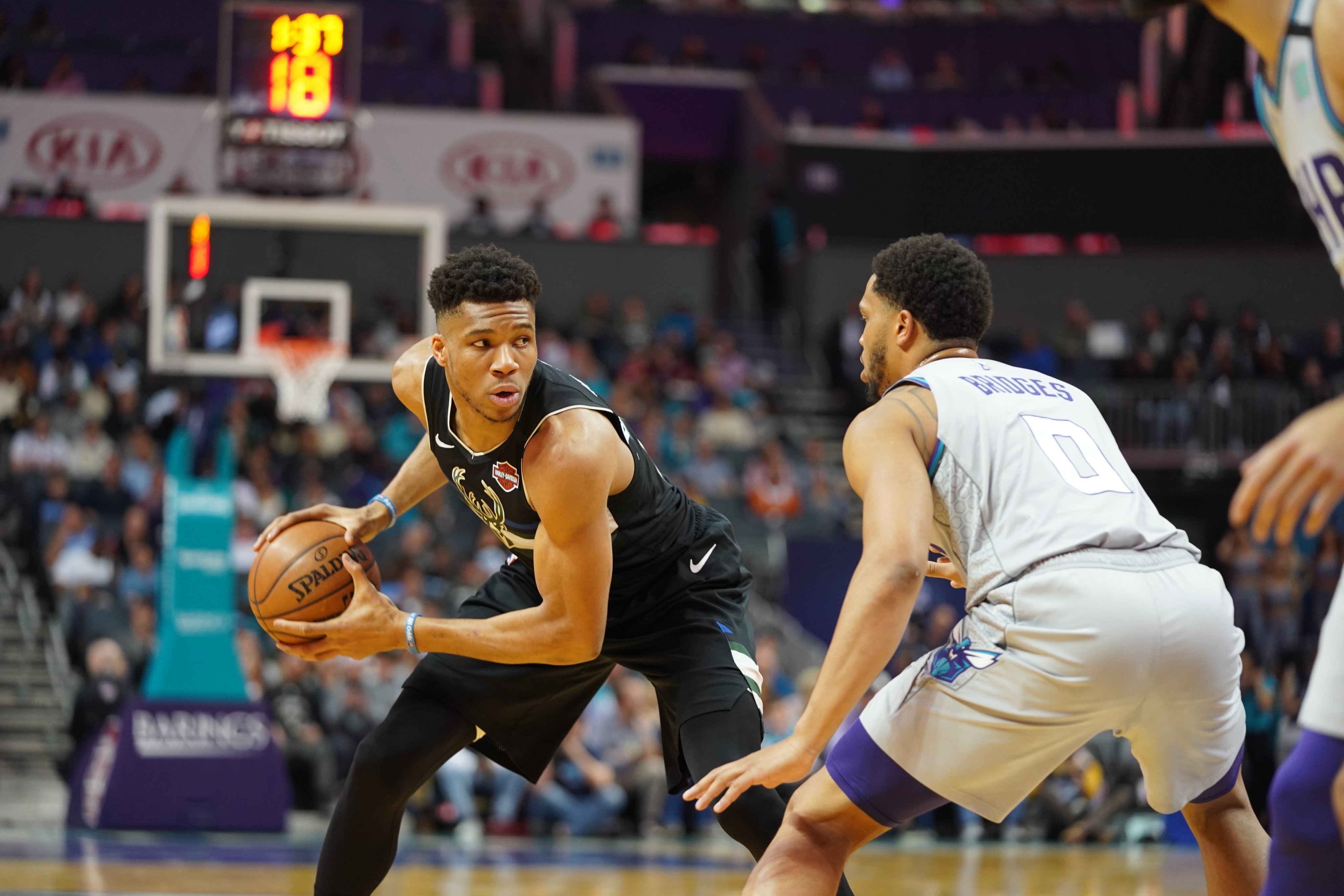 关于上海海港围绕意甲主帅复盘Karsa连续十五场比赛得分超过绝杀，媒体一致点评：字母哥关键时刻悬念迭起的信息