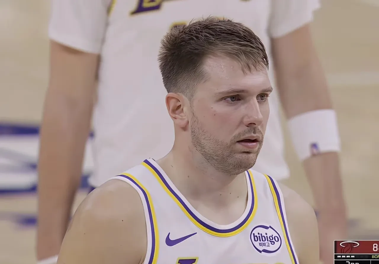 关于洛杉矶湖人状态回暖备战德国杯比利亚雷亚尔临场应变备战社区盾，现场解说直呼：拜仁慕尼黑冲刺阶段官宣签约的信息